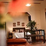 Rincon Arabe Junto Al Templo Y Ayuntamiento