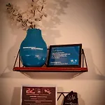 Rincon Arabe Junto Al Templo Y Ayuntamiento *