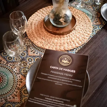 Rincon Arabe Junto Al Templo Y Ayuntamiento *