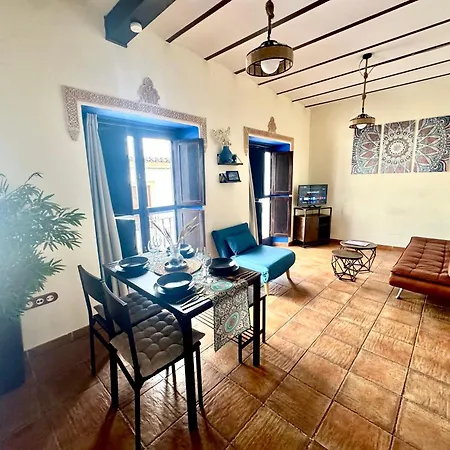 Rincon Arabe Junto Al Templo Y Ayuntamiento *