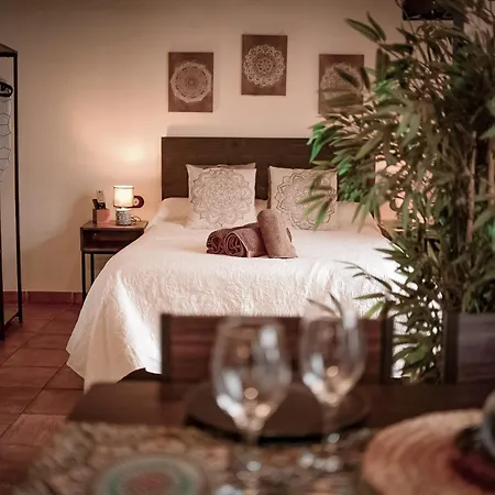 Rincon Arabe Junto Al Templo Y Ayuntamiento